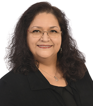 Mayra Palacios bio image and link